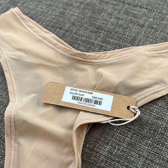 Skims Fit Everybody Thong - Picture 12 of 13